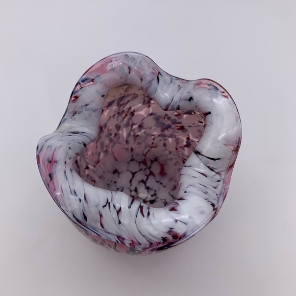 Beautiful Vtg. Rose Pink & Multi Colored Hand Blown Small Art Glass Vase 5” - Picture 9 of 15